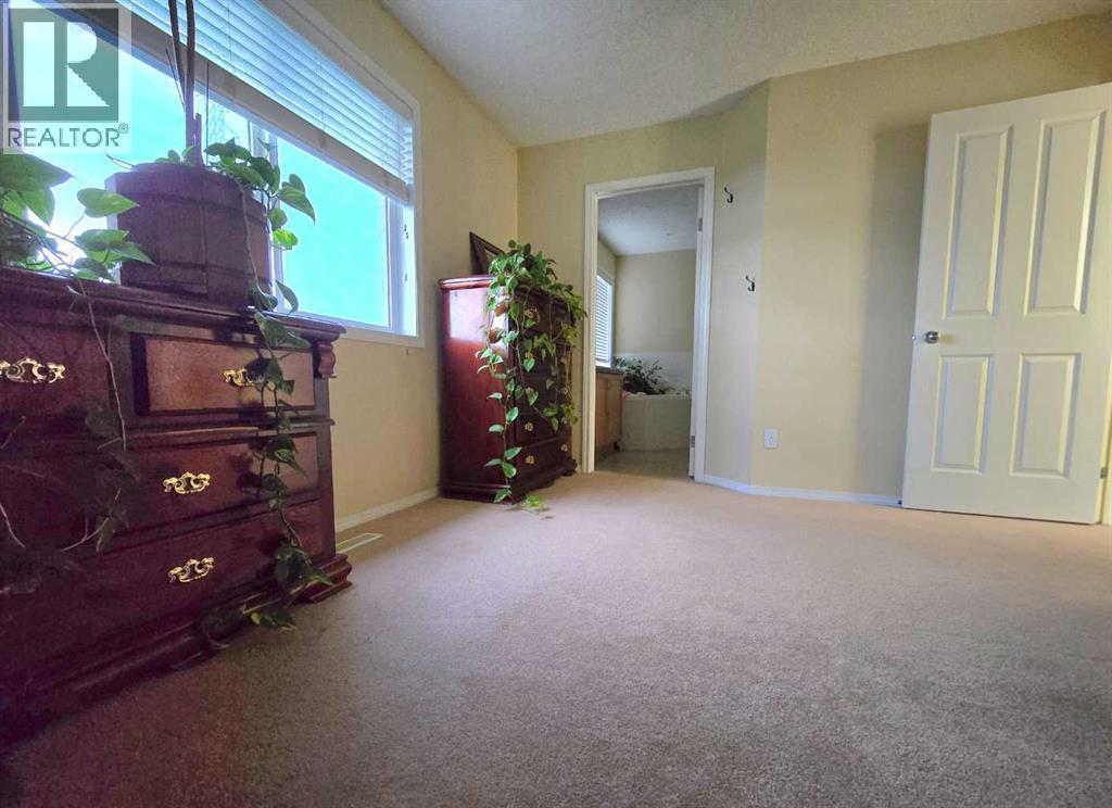 13 Tuscany Ridge Mews NW - 11