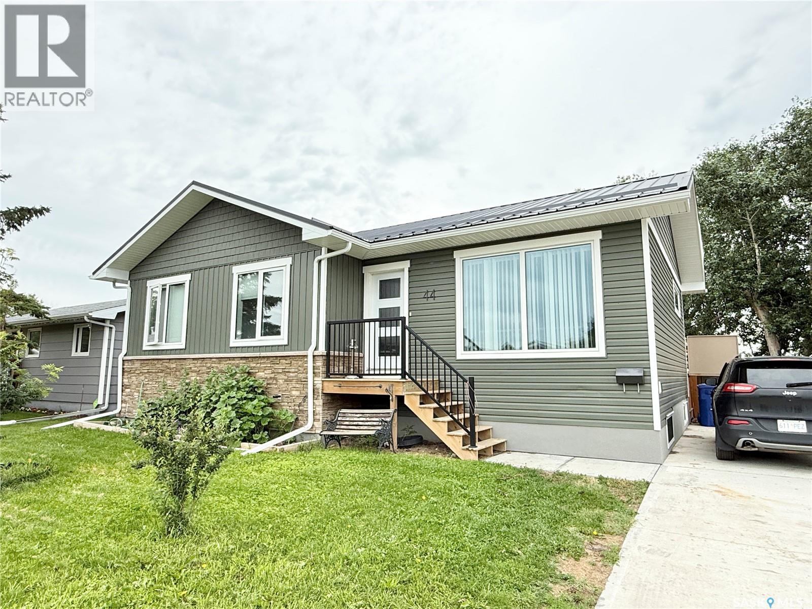 44 Mitchell CRESCENT - 1