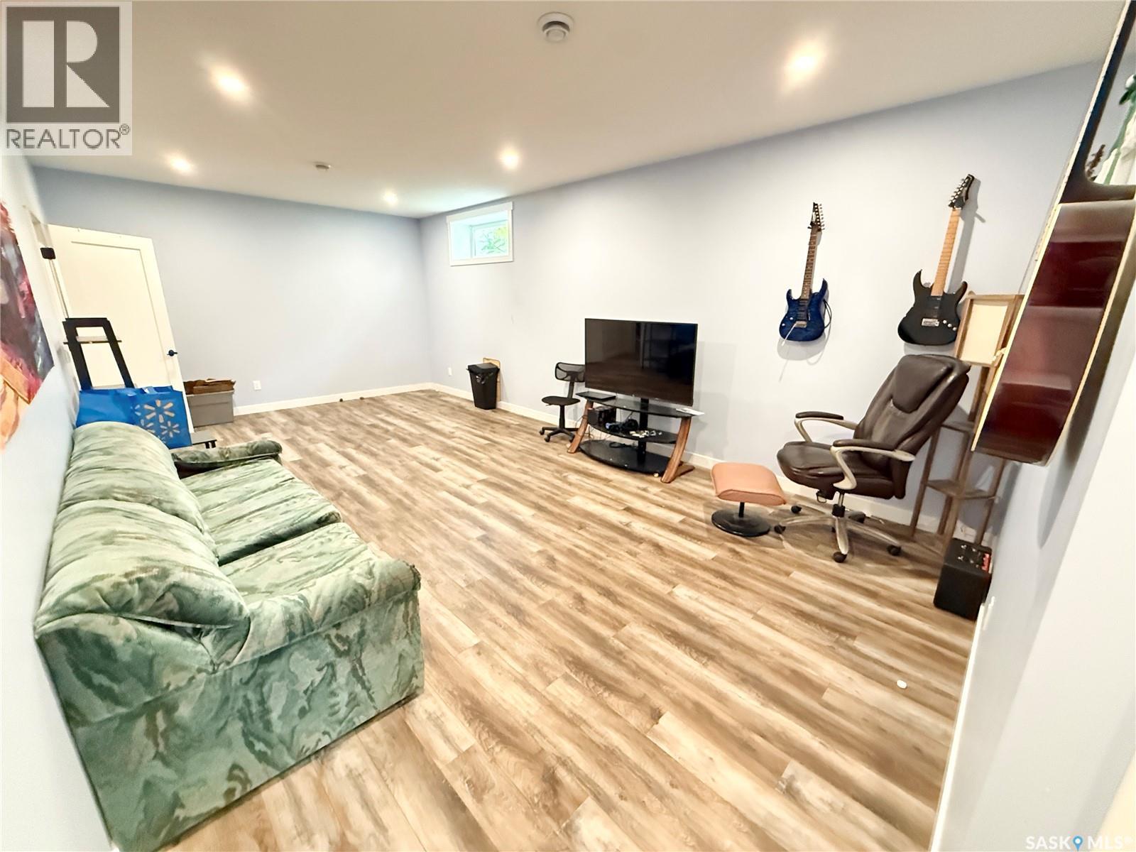 44 Mitchell CRESCENT - 21