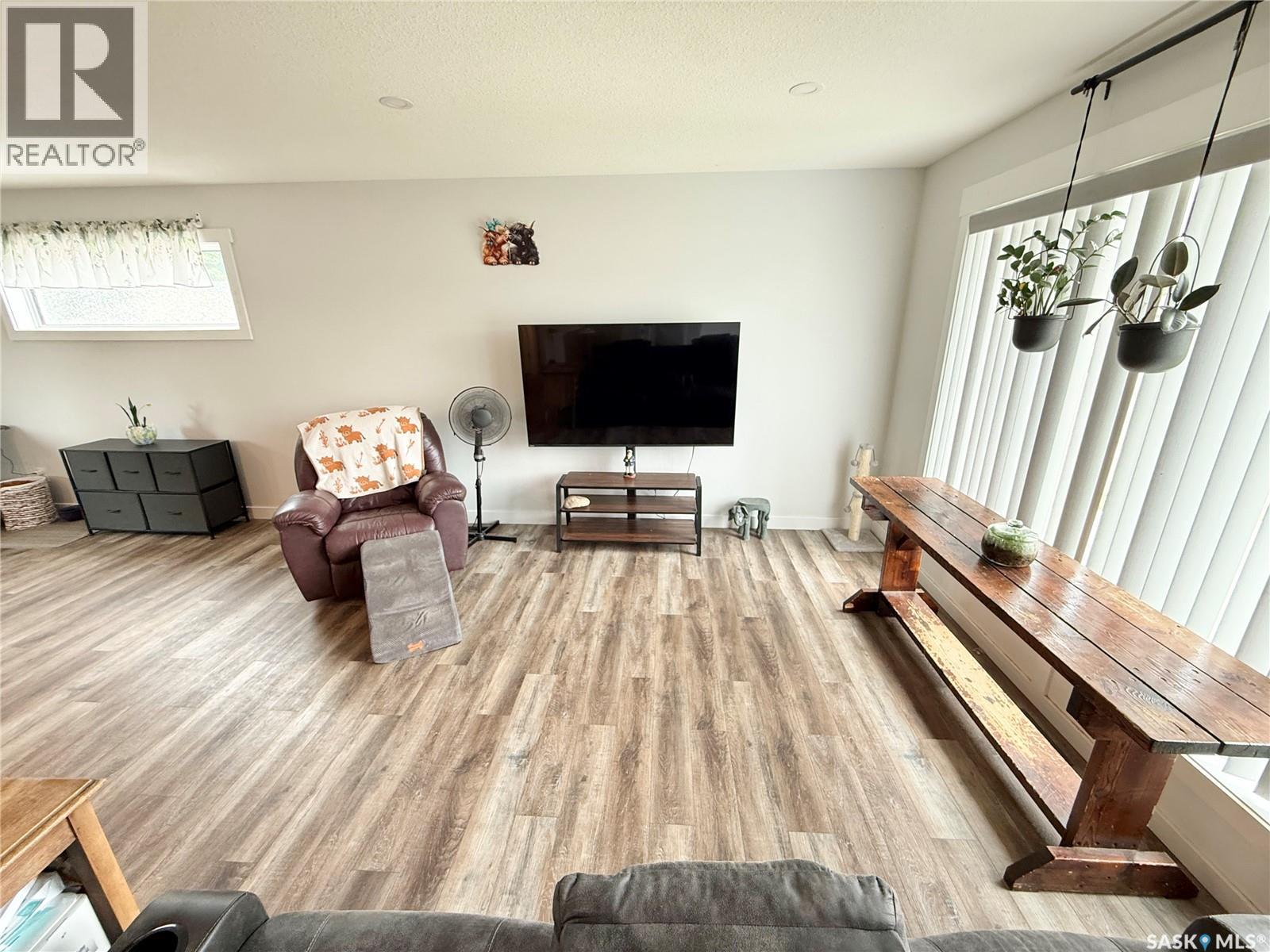 44 Mitchell CRESCENT - 4