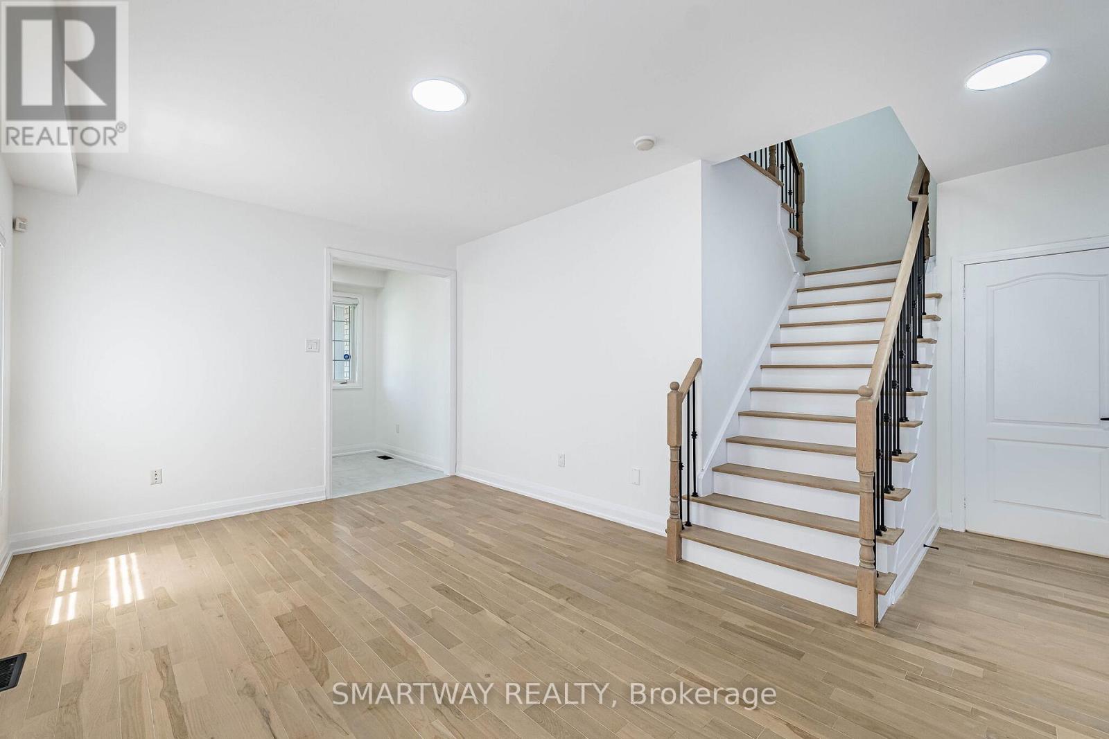 38 LOCKBURN CRESCENT - Image 12