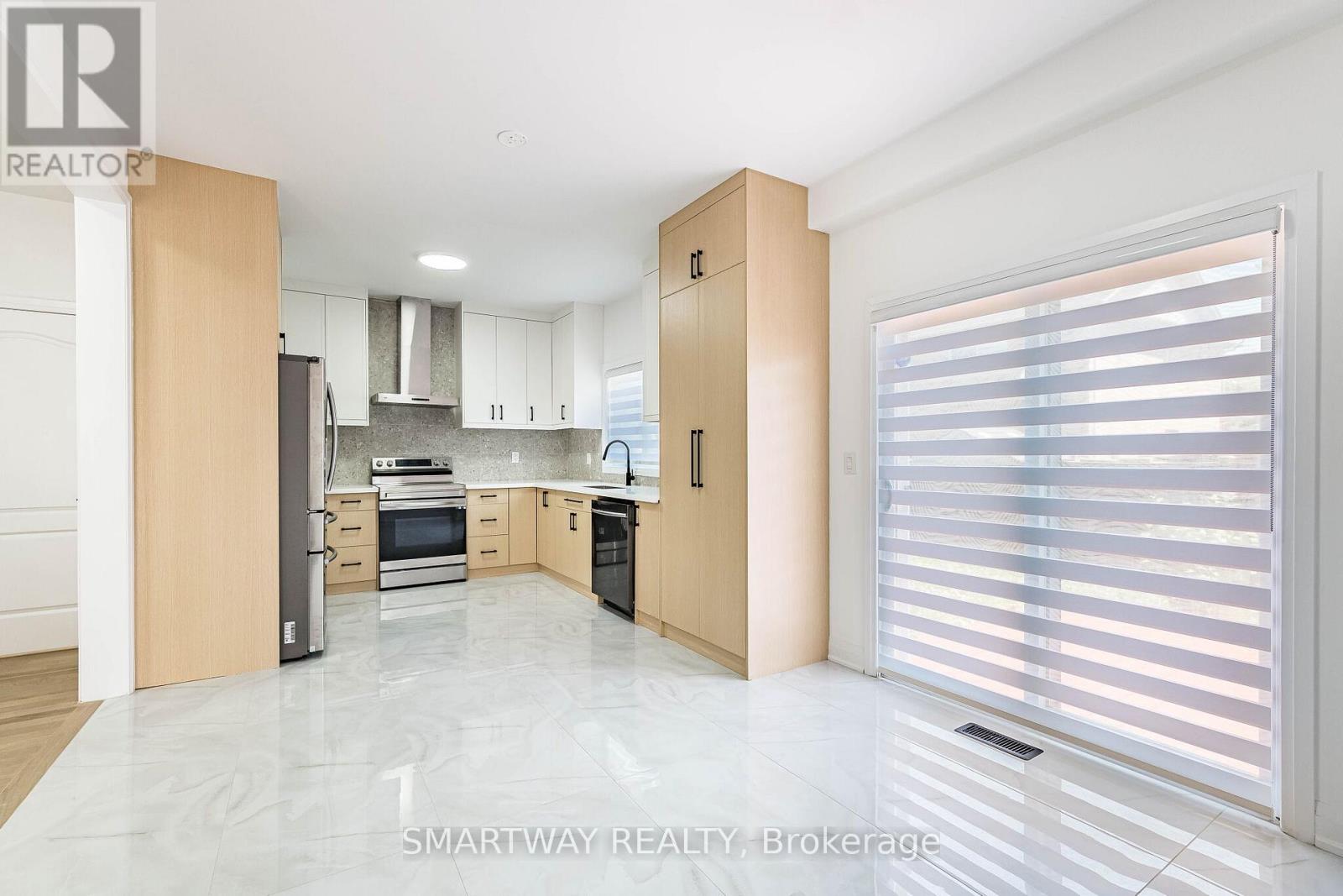 38 LOCKBURN CRESCENT - Image 13