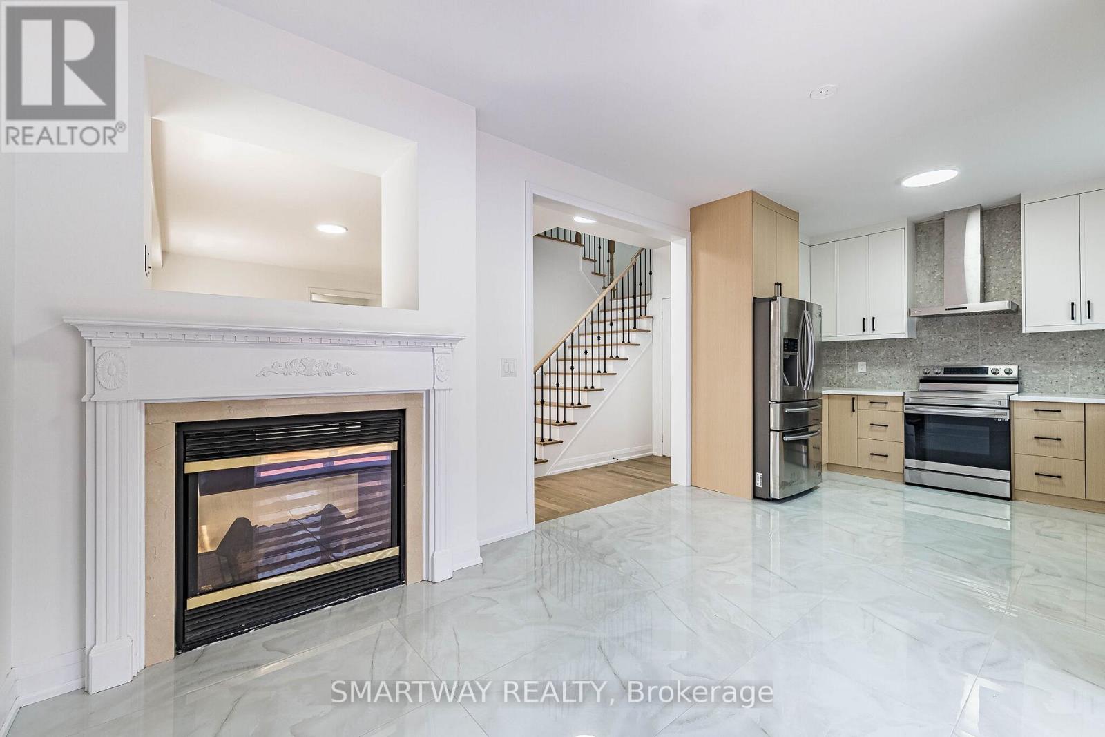 38 LOCKBURN CRESCENT - Image 14