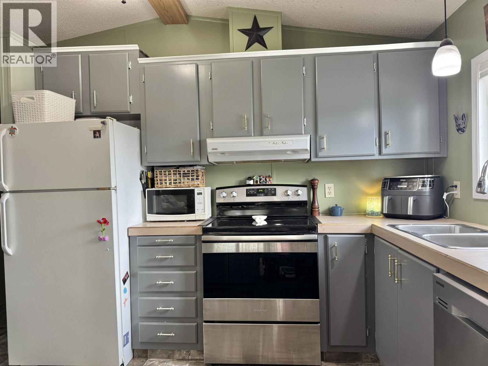 #83 770 N 11TH AVENUE - 6