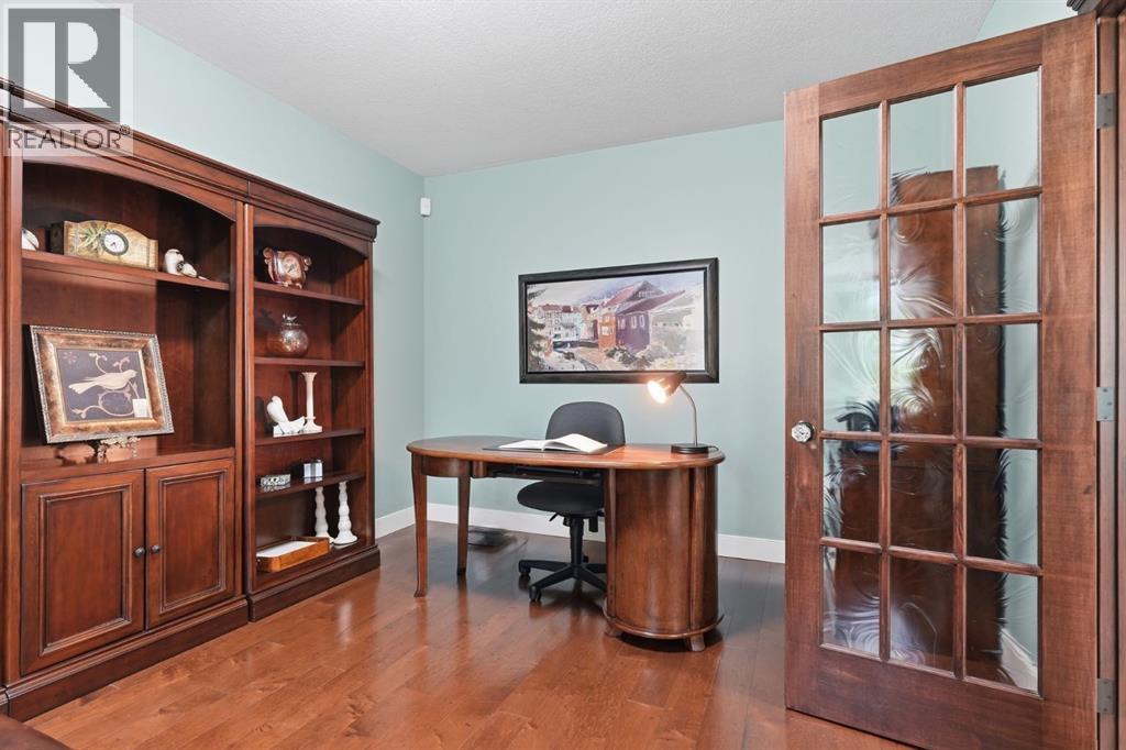 419 High Park Boulevard NW — photo 31