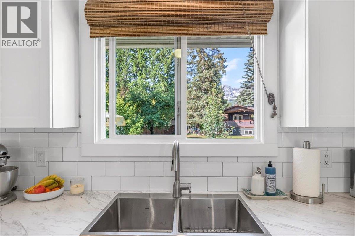 22 Elkview Crescent - 24