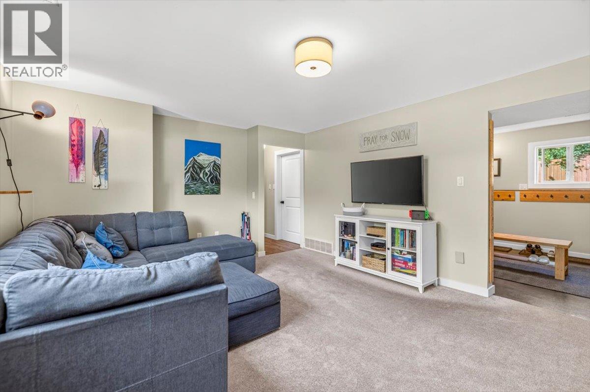 22 Elkview Crescent - 57