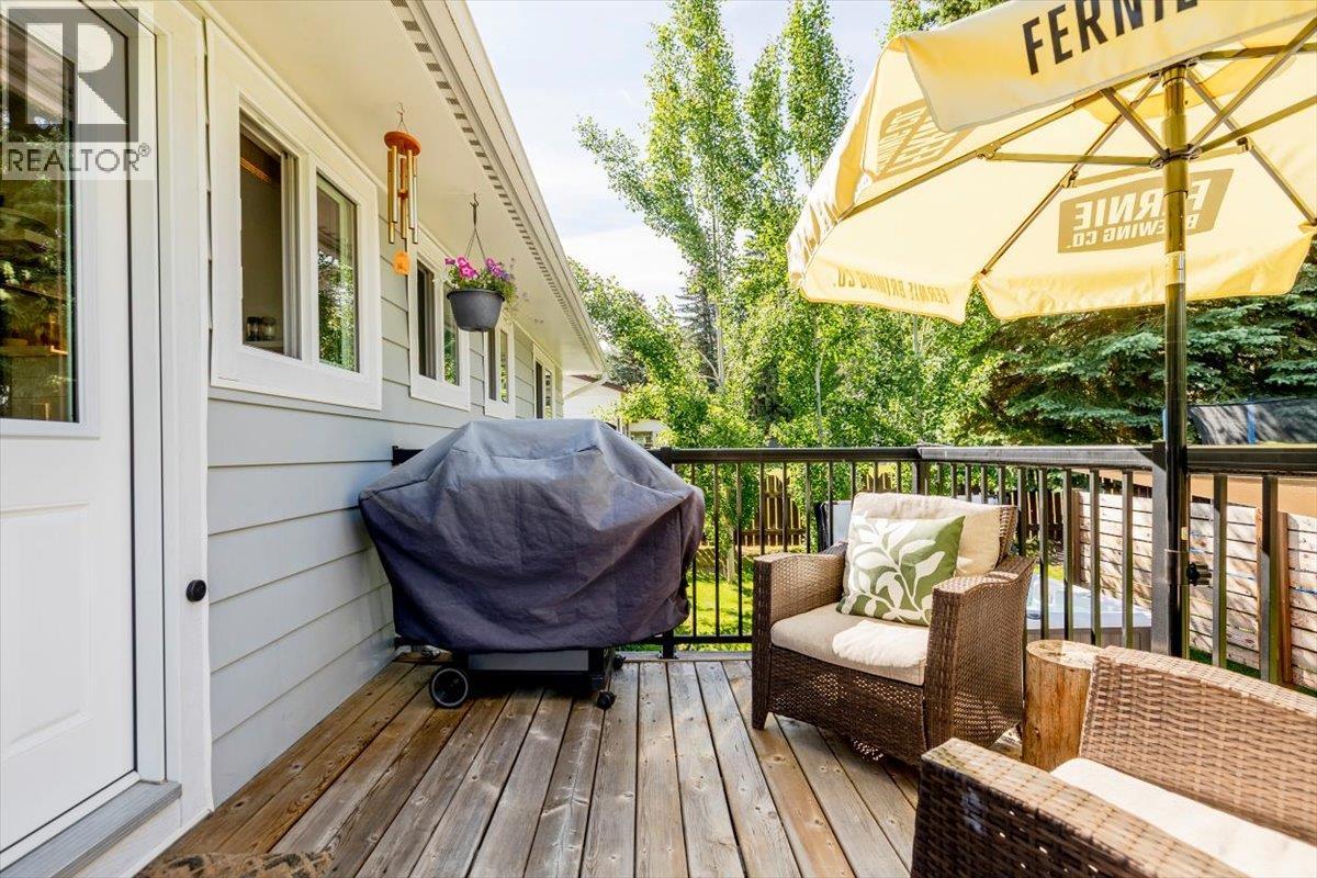 22 Elkview Crescent - 75