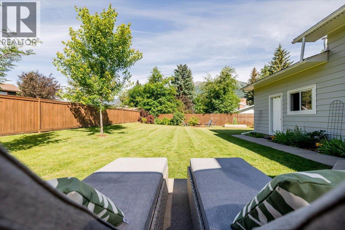 22 Elkview Crescent - 77