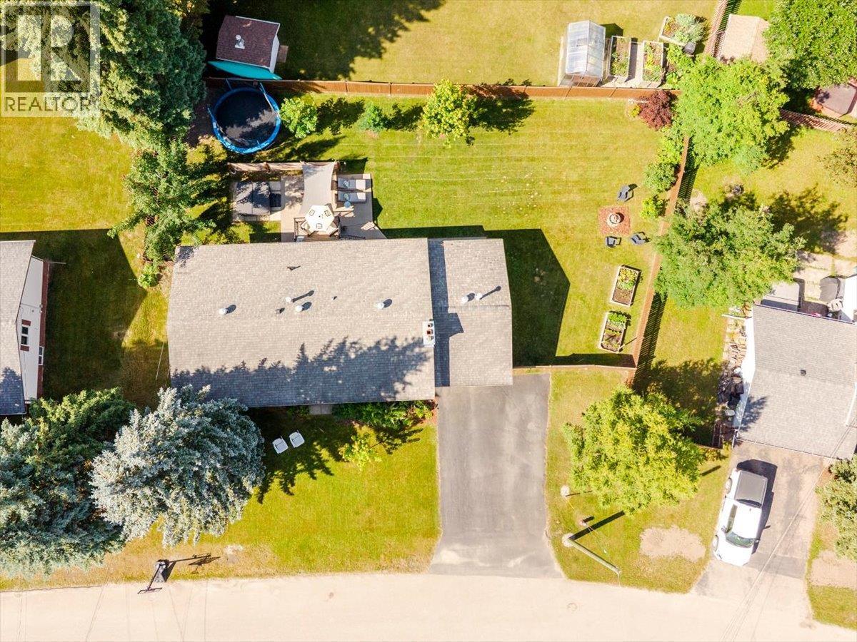 22 Elkview Crescent - 68