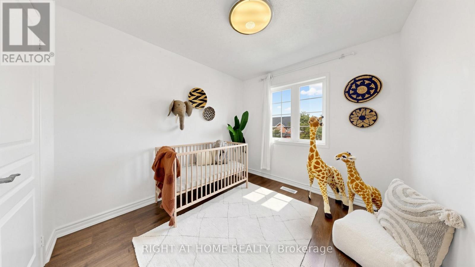 80 BARR CRESCENT - 22