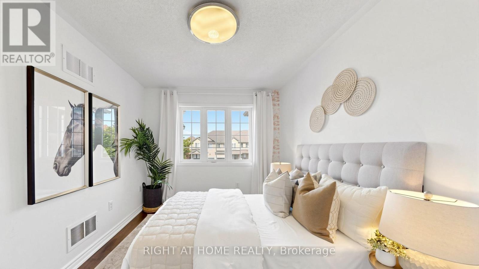 80 BARR CRESCENT - 21