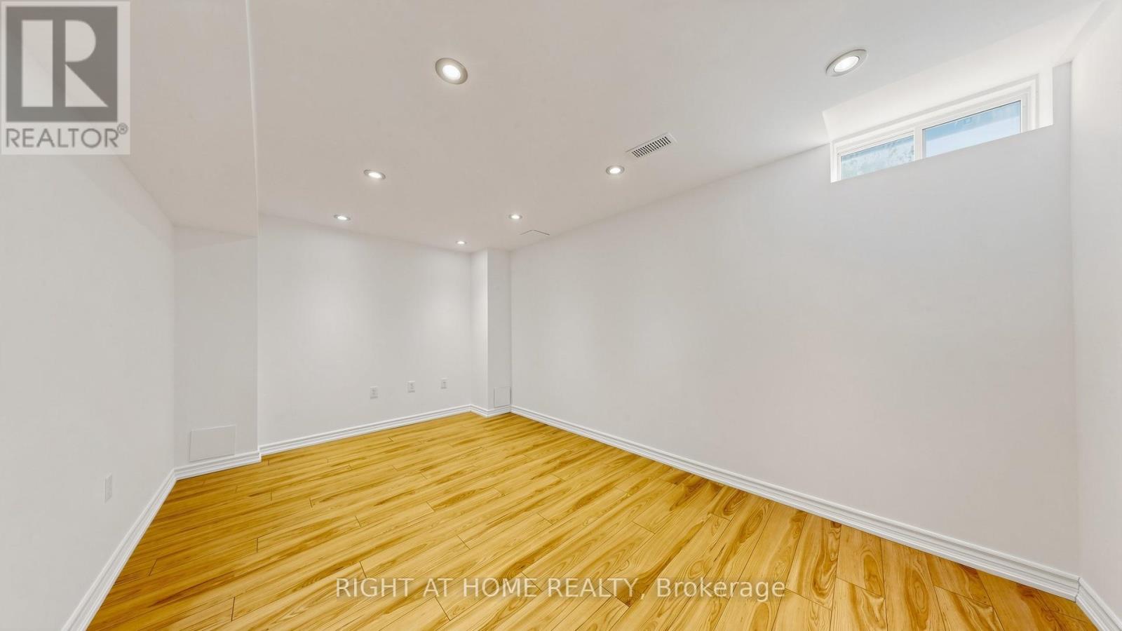80 BARR CRESCENT - 27