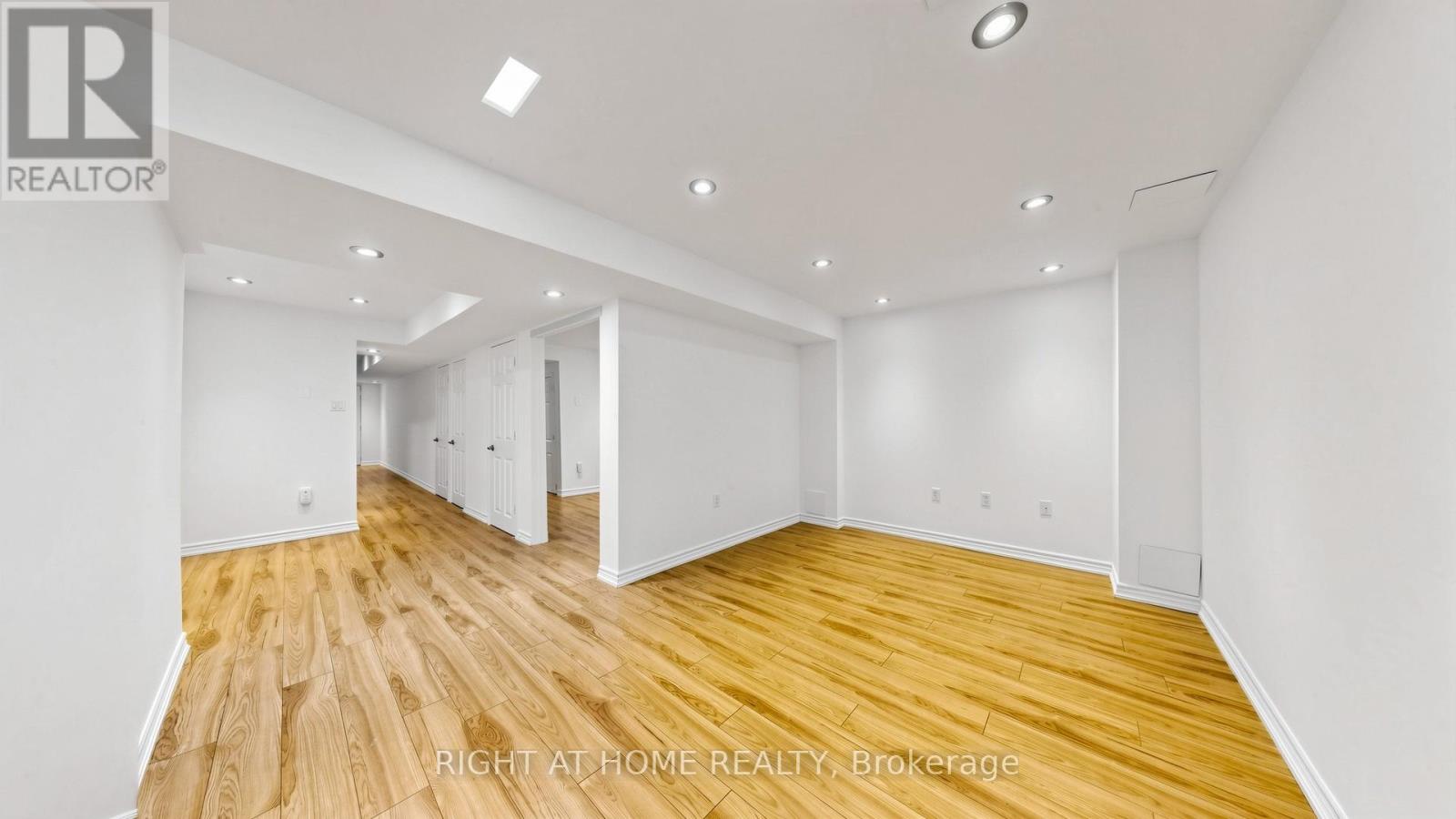 80 BARR CRESCENT - 26