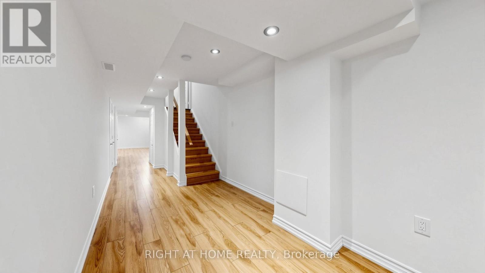 80 BARR CRESCENT - 25
