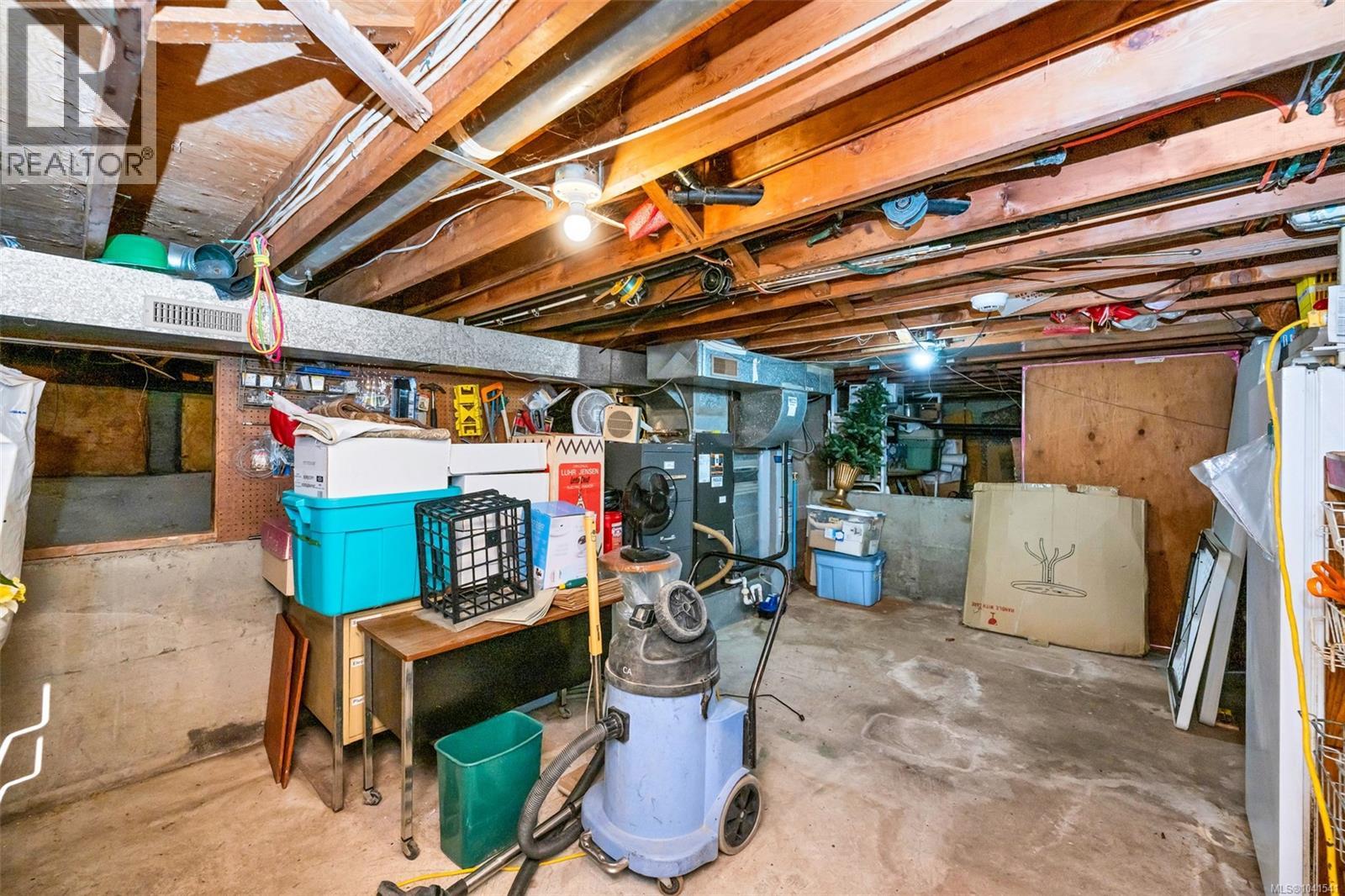 5943 Deuchars Dr - 32
