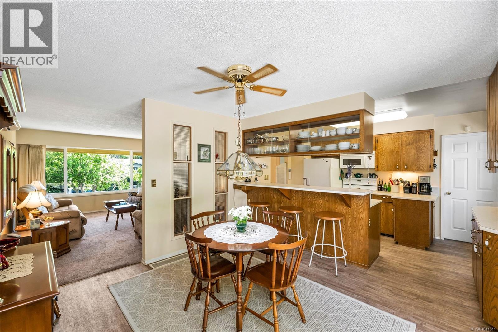 5943 Deuchars Dr - 4