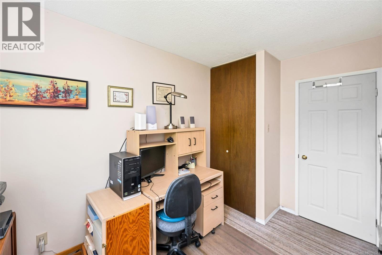 5943 Deuchars Dr - 9