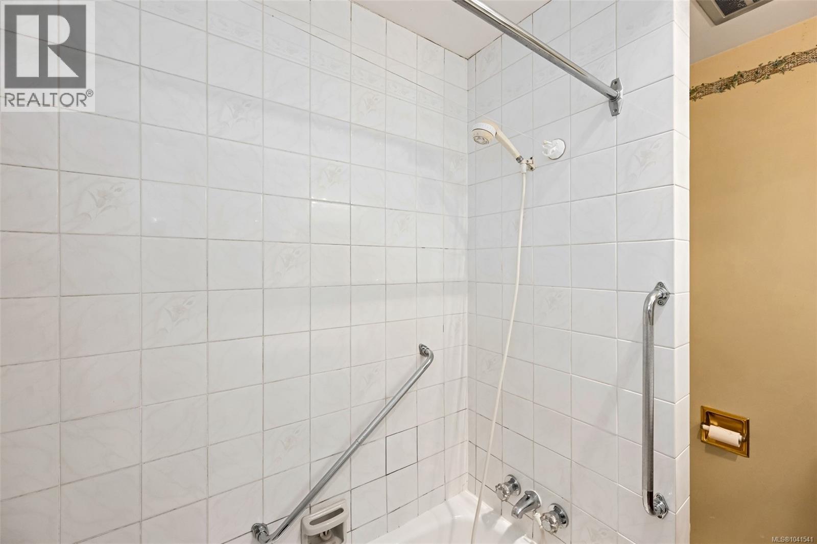 5943 Deuchars Dr - 23