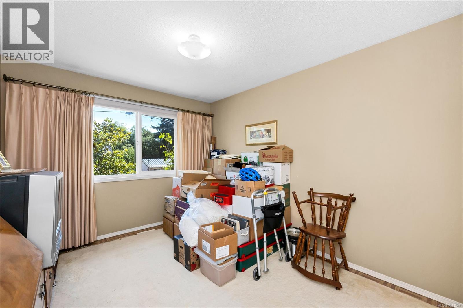 5943 Deuchars Dr - 10