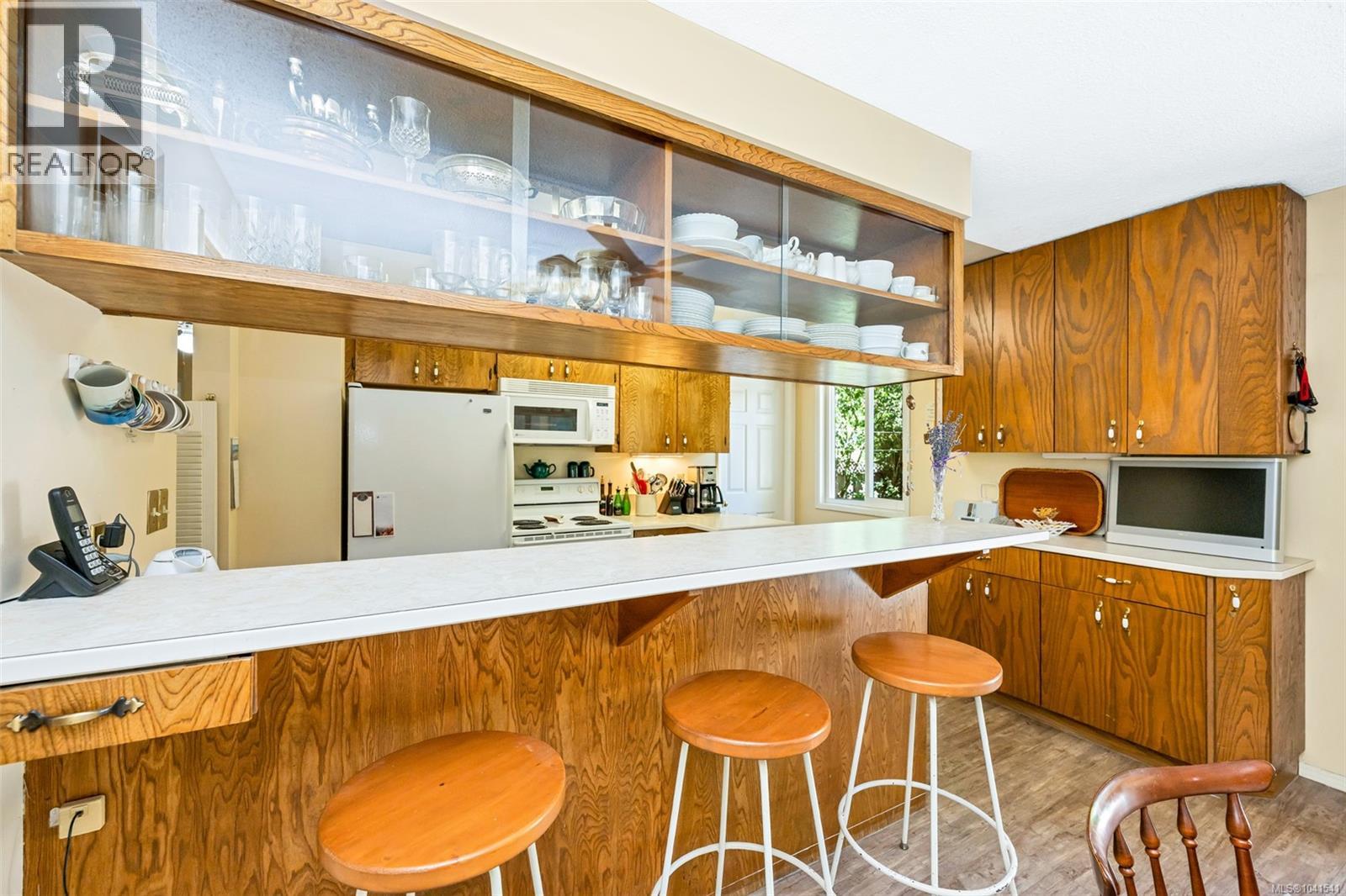5943 Deuchars Dr - 6