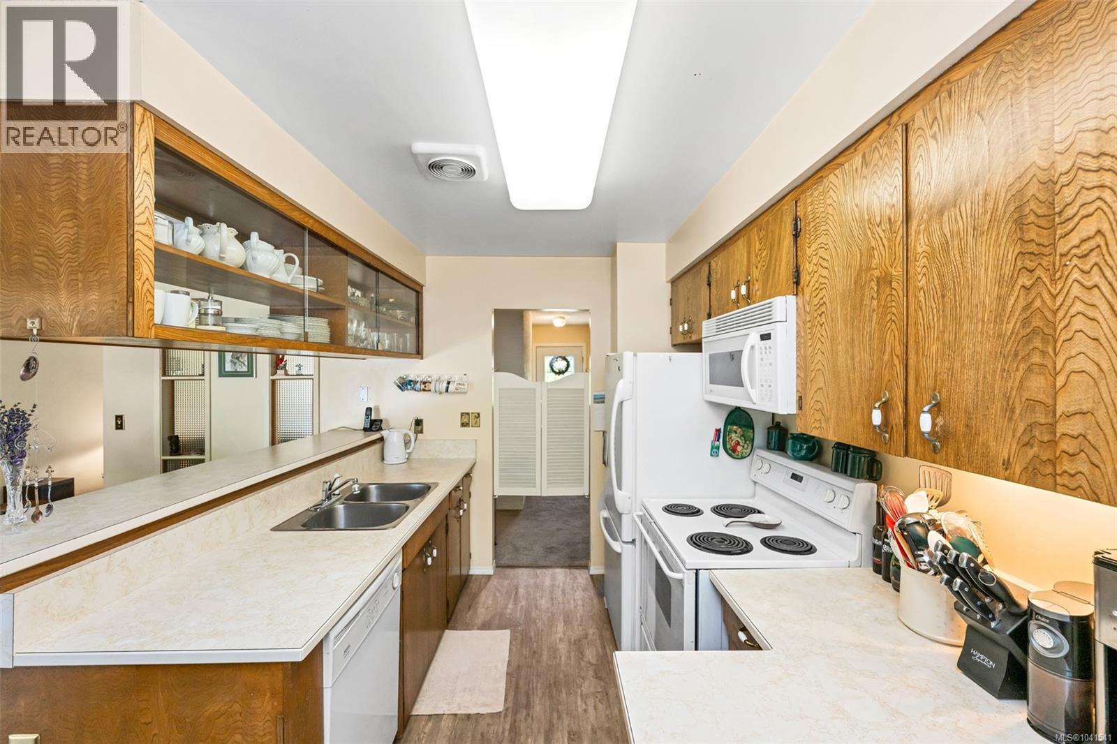 5943 Deuchars Dr - 19