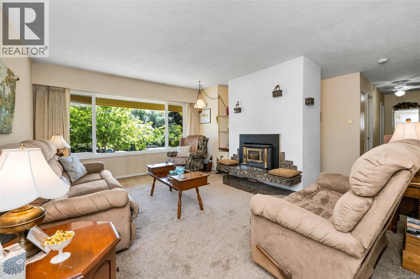 5943 Deuchars Dr - 18