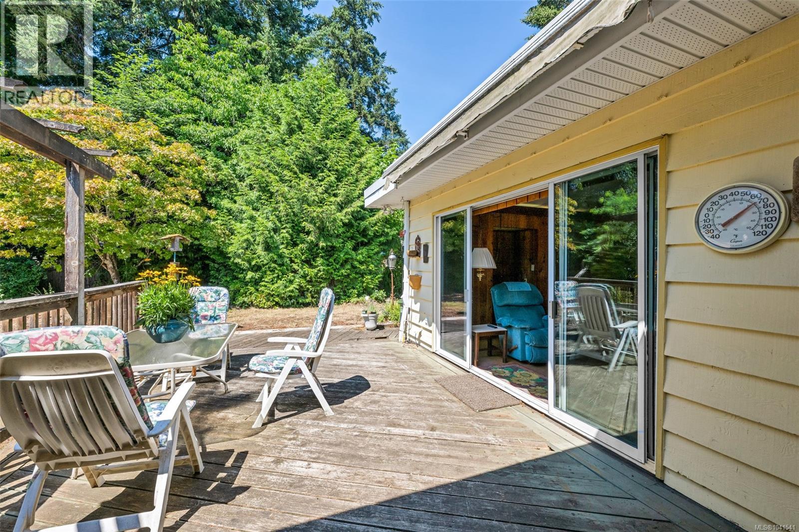 5943 Deuchars Dr - 28
