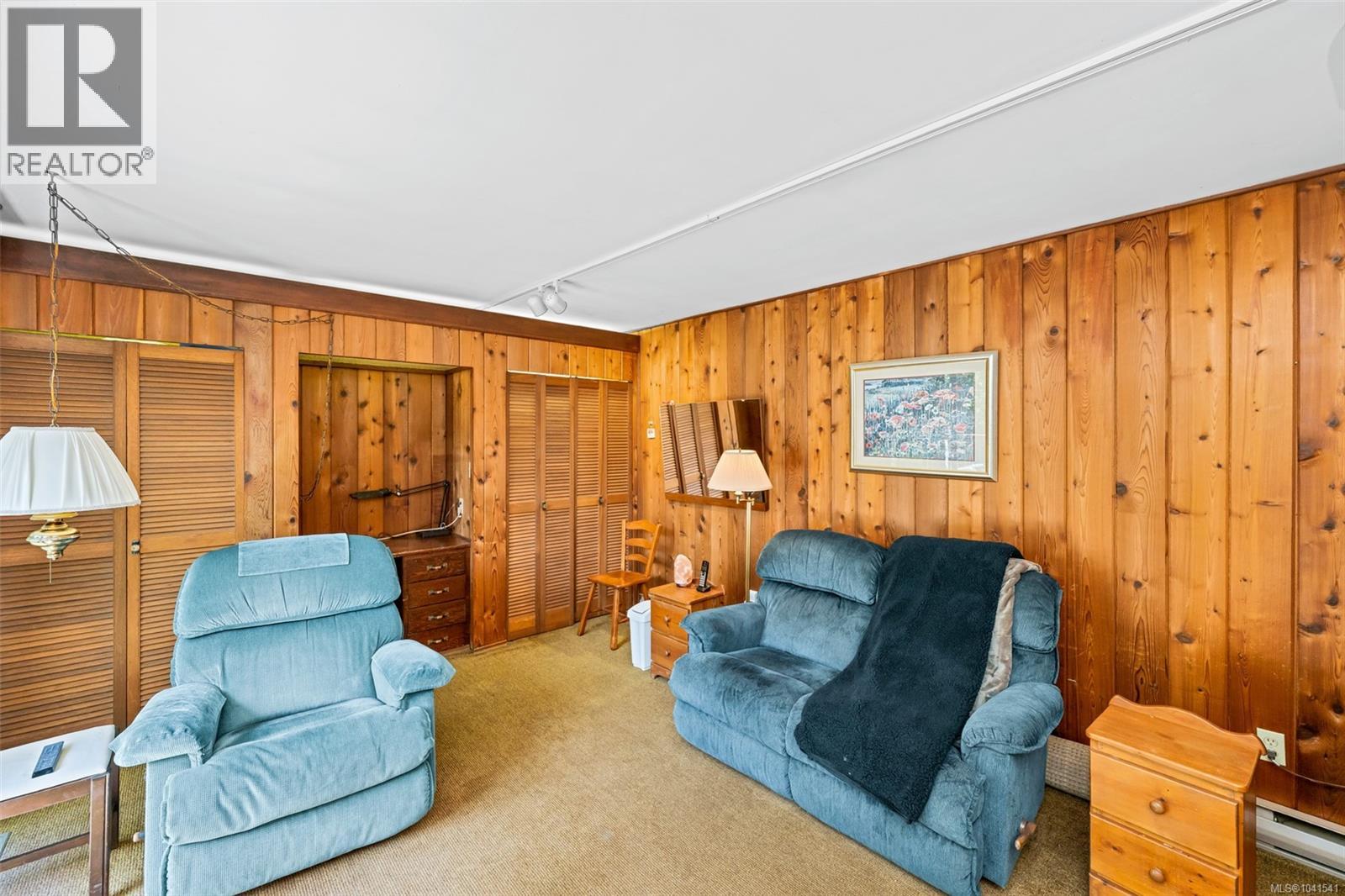 5943 Deuchars Dr - 25