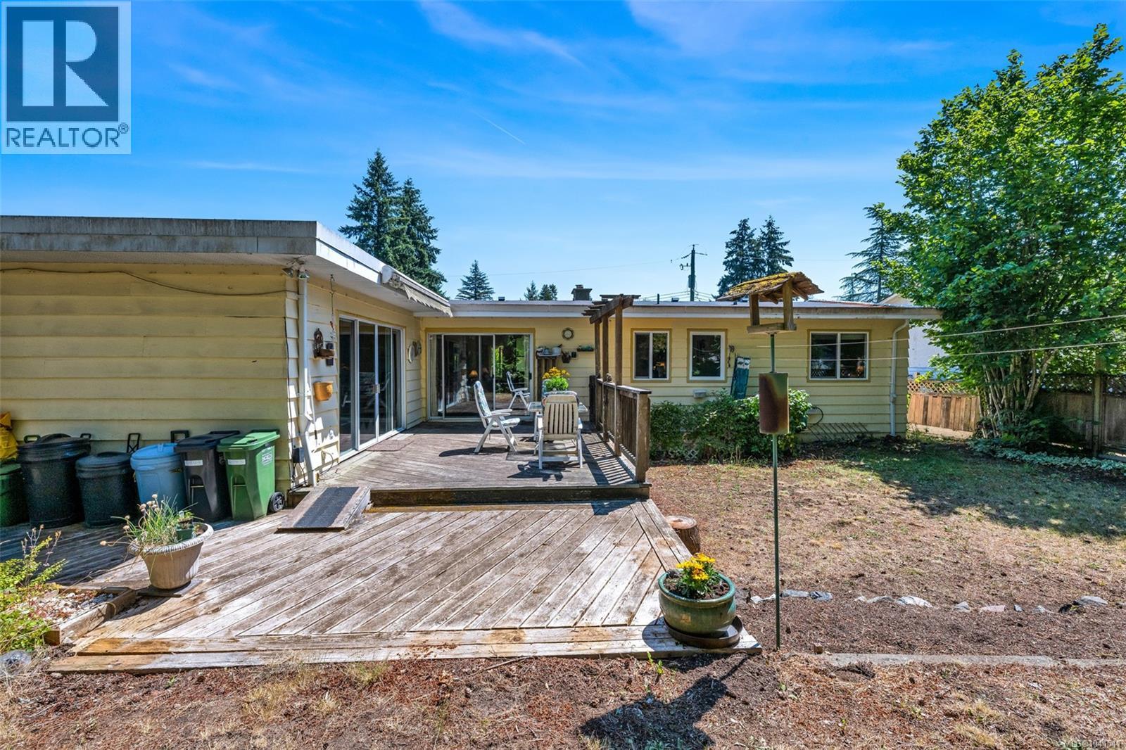 5943 Deuchars Dr - 36