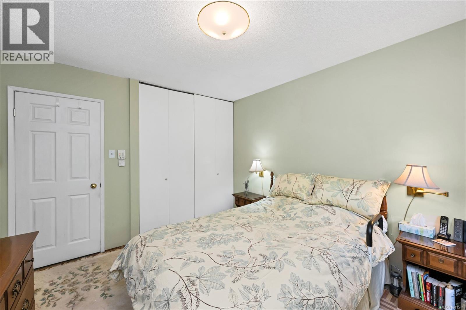 5943 Deuchars Dr - 13