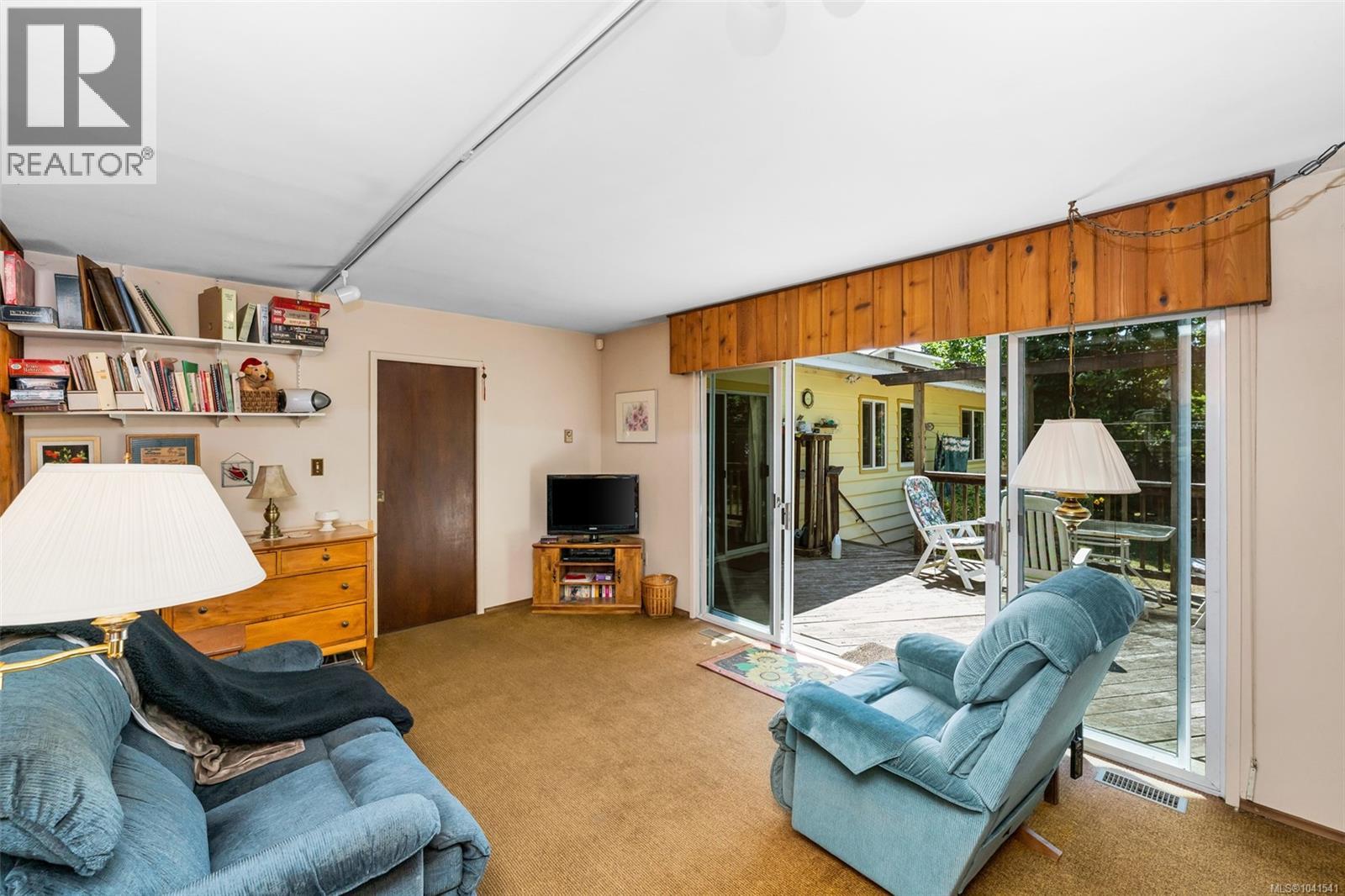 5943 Deuchars Dr - 26
