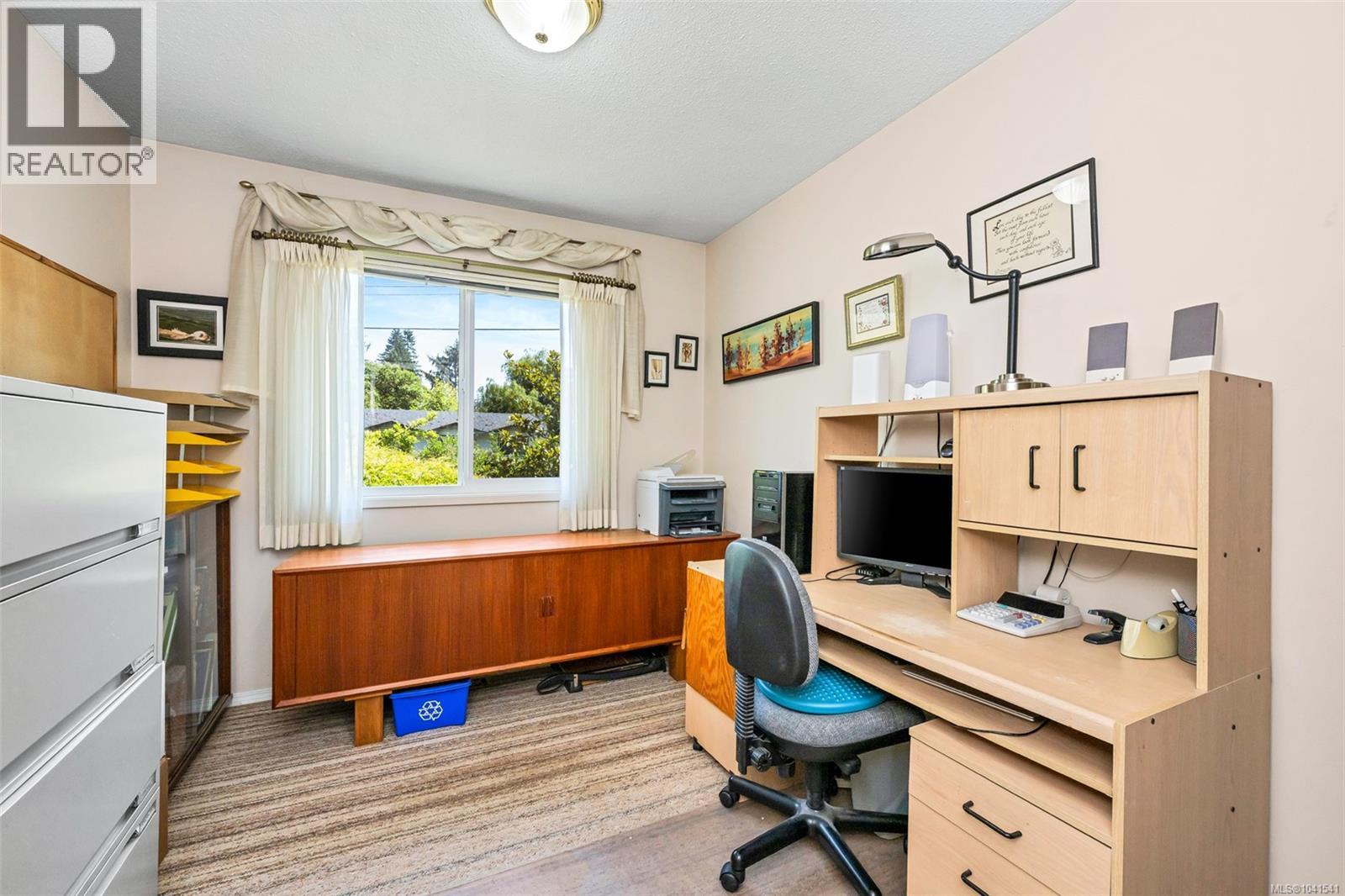 5943 Deuchars Dr - 8