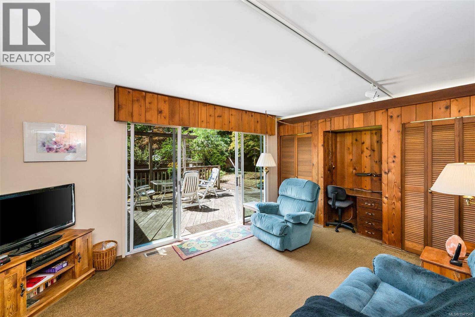 5943 Deuchars Dr - 24