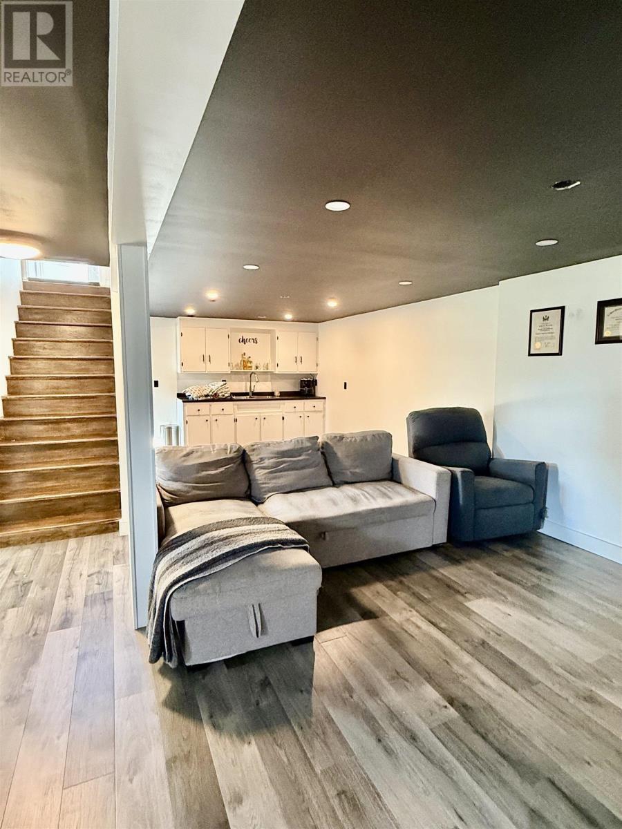 733 Sharpes Lane - 16