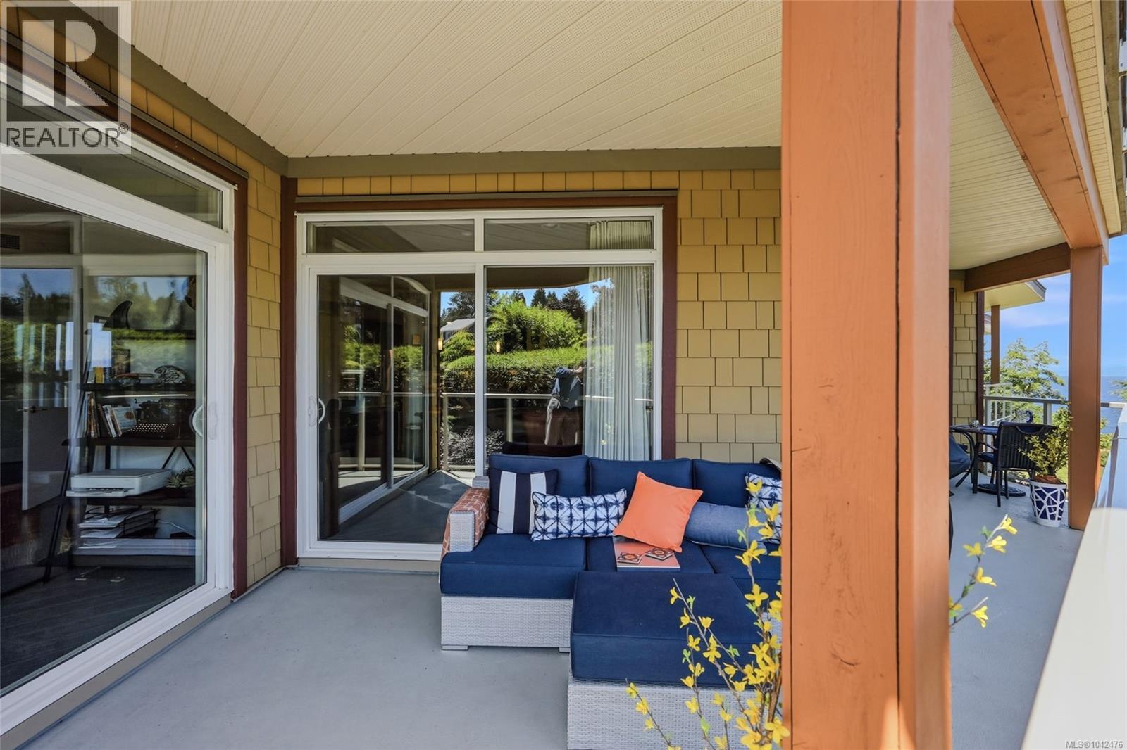 #203 439 College Rd - 11