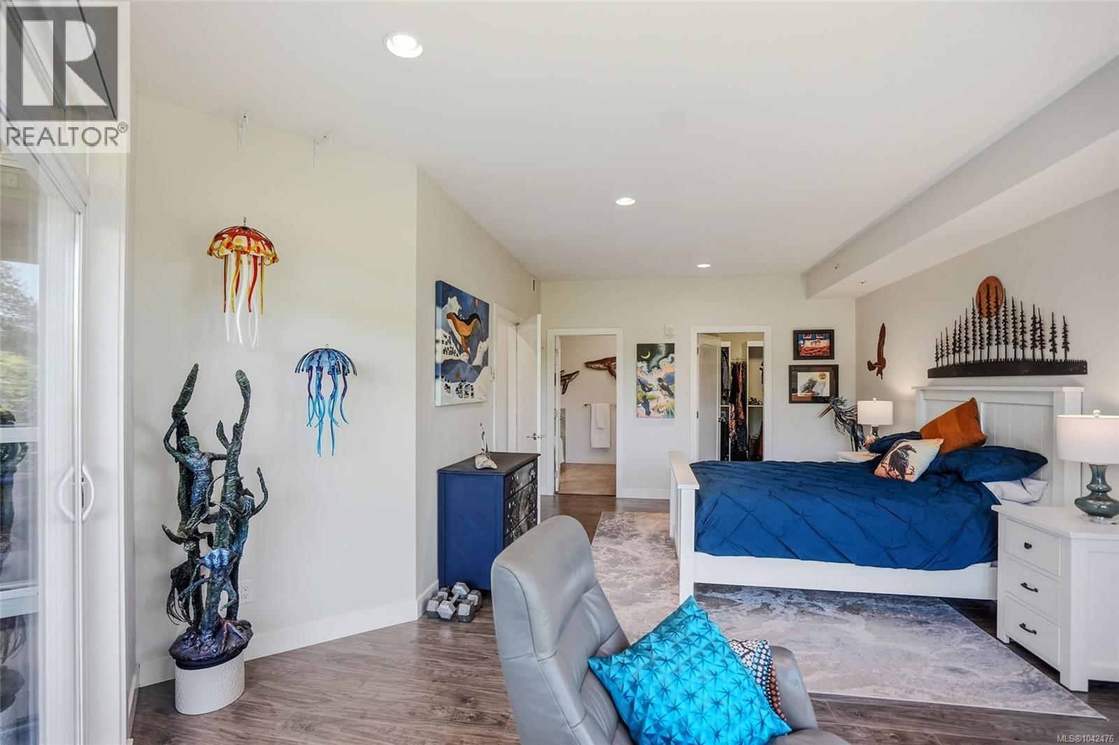 #203 439 College Rd - 20