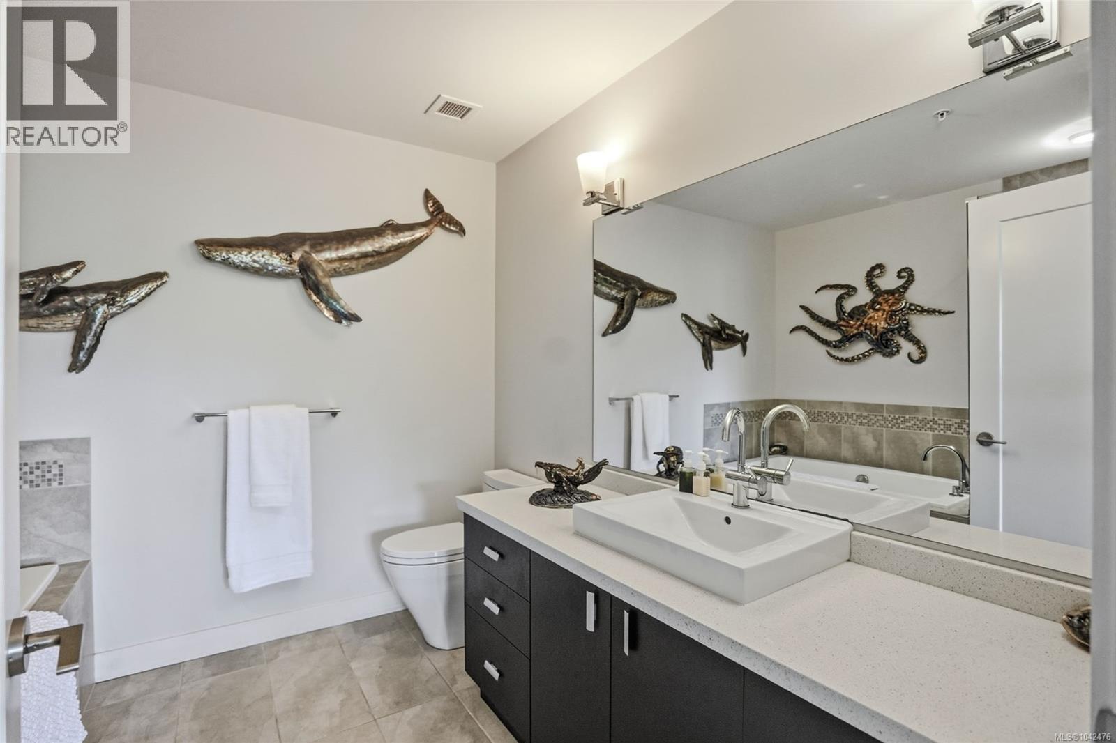 #203 439 College Rd - 24