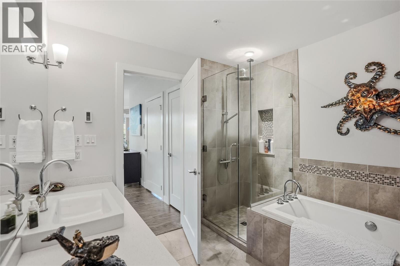 #203 439 College Rd - 25