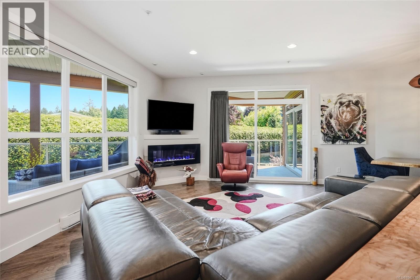 #203 439 College Rd - 27