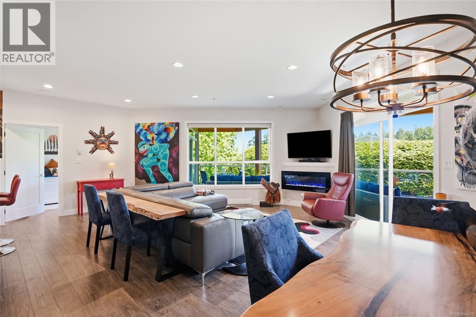 #203 439 College Rd - 28