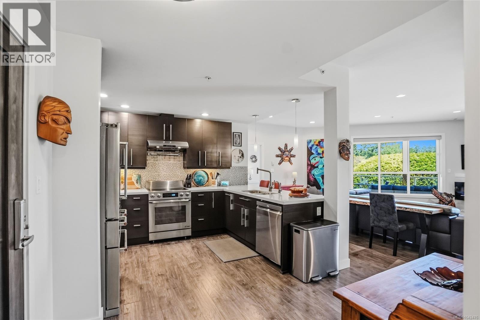 #203 439 College Rd - 33