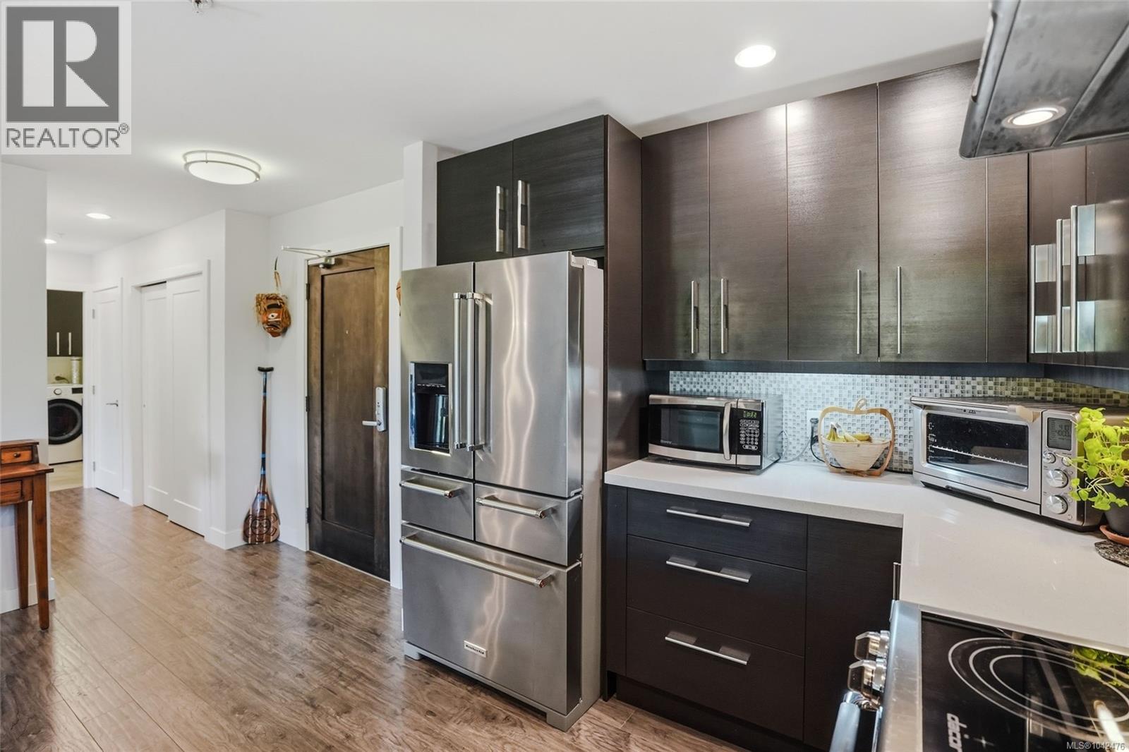 #203 439 College Rd - 38