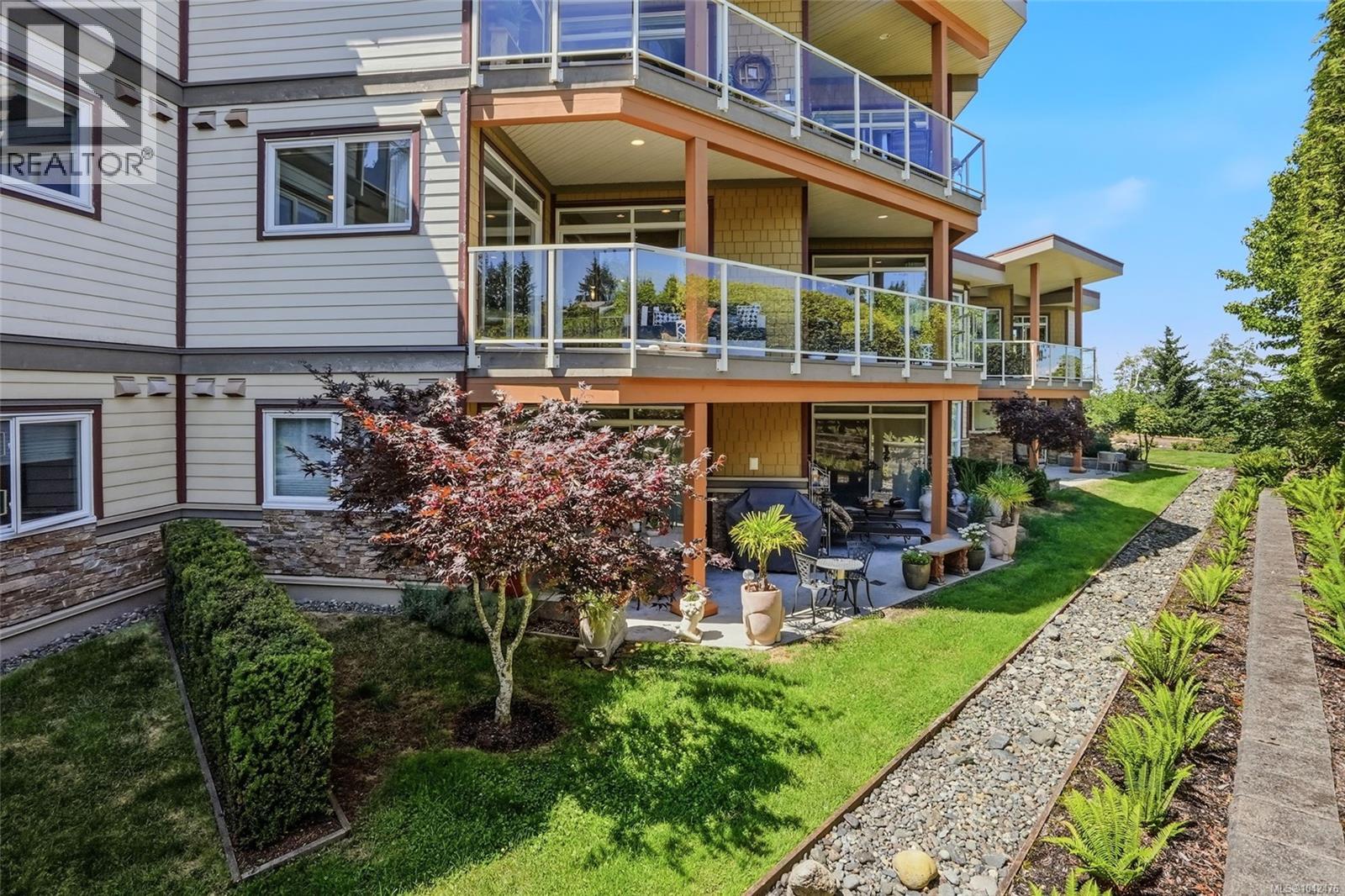 #203 439 College Rd - 44