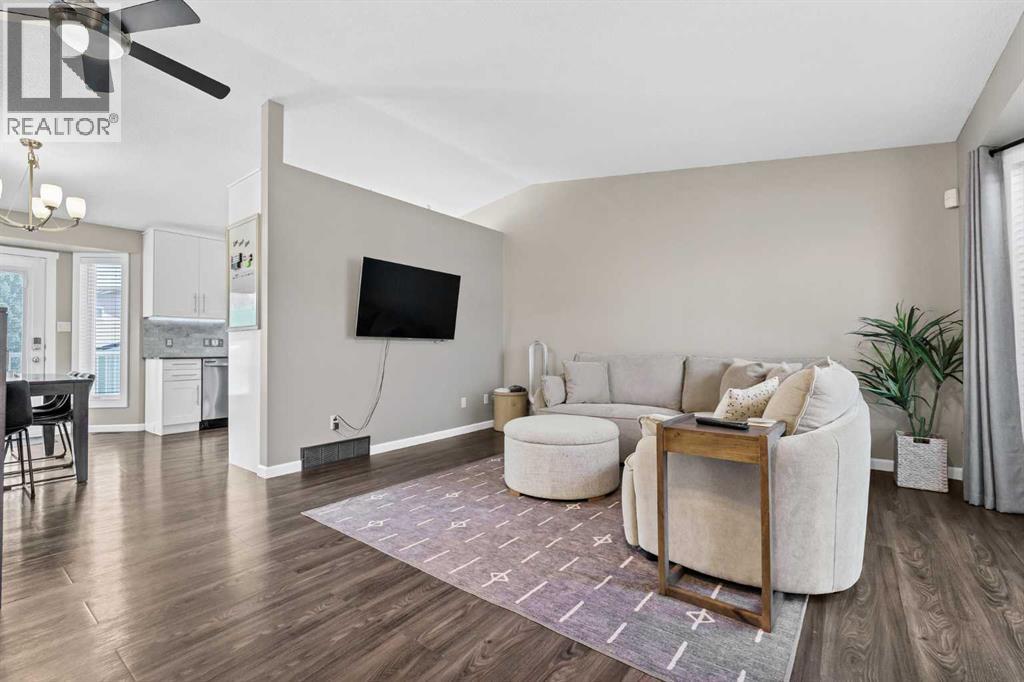 884 Ross Glen Drive SE - photo 4