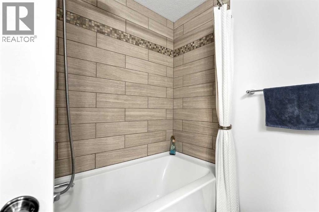884 Ross Glen Drive SE — photo 28