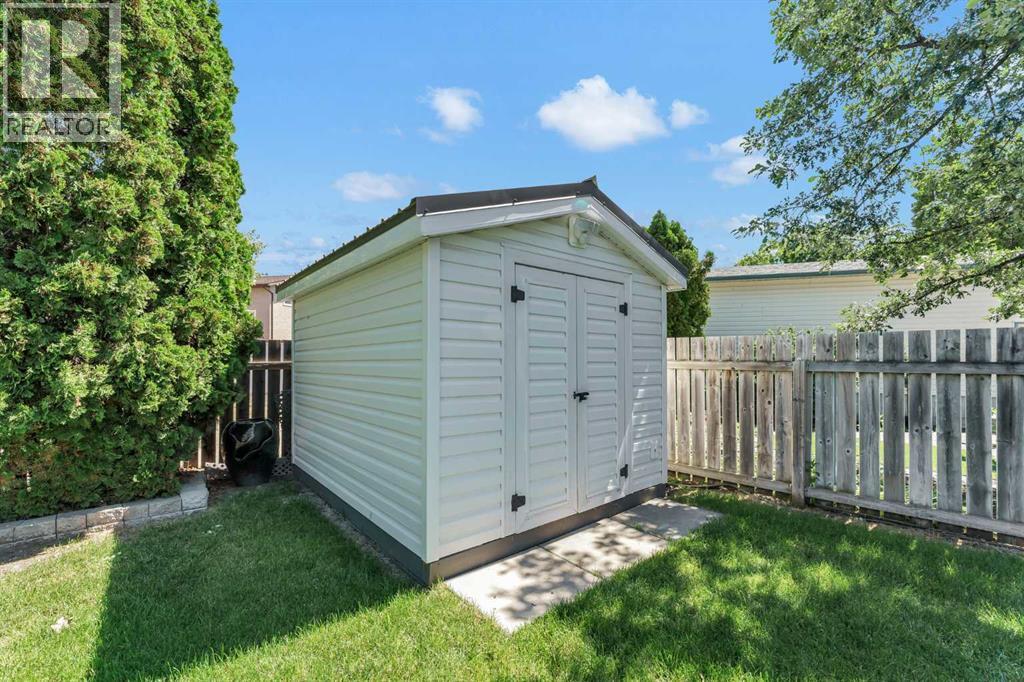 884 Ross Glen Drive SE — photo 49