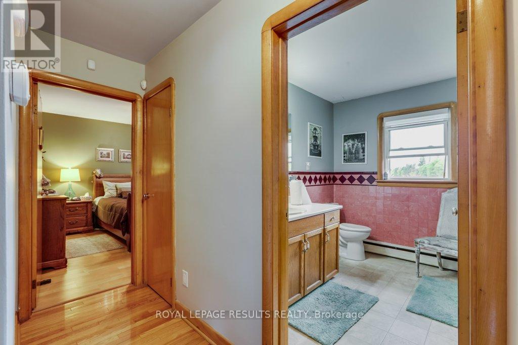 124623 SIMCOE STREET - 21