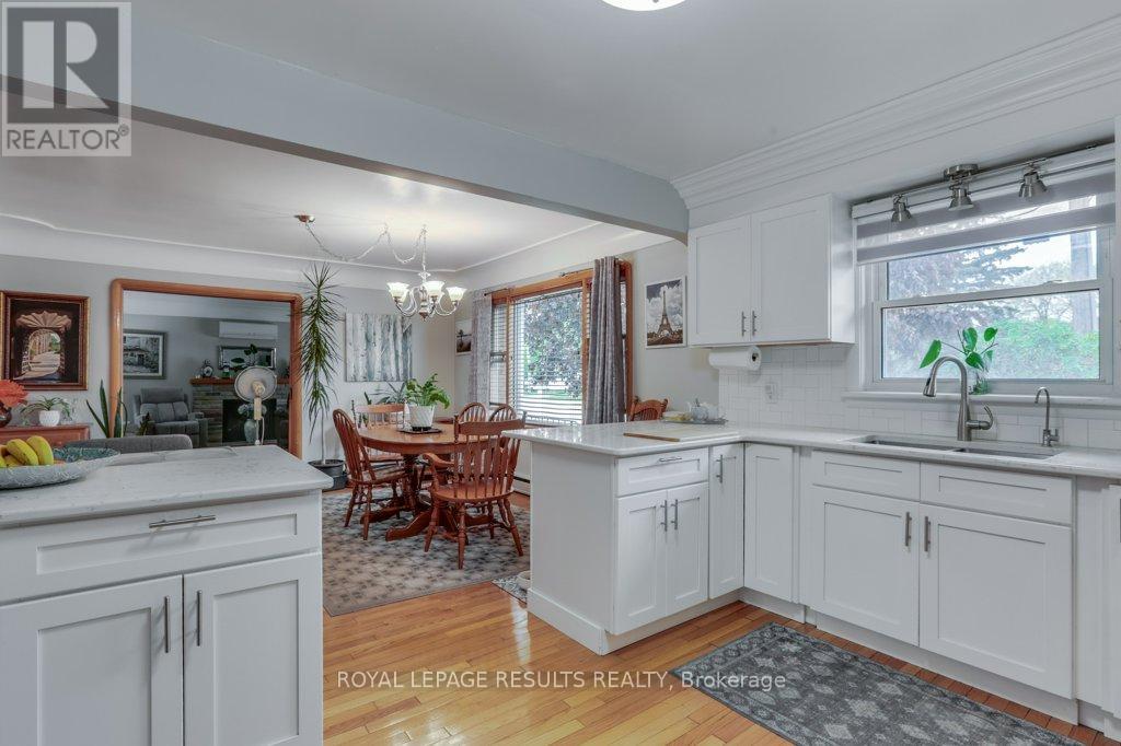 124623 SIMCOE STREET - 13