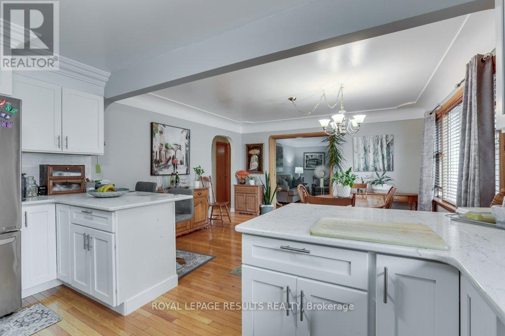 124623 SIMCOE STREET - 14